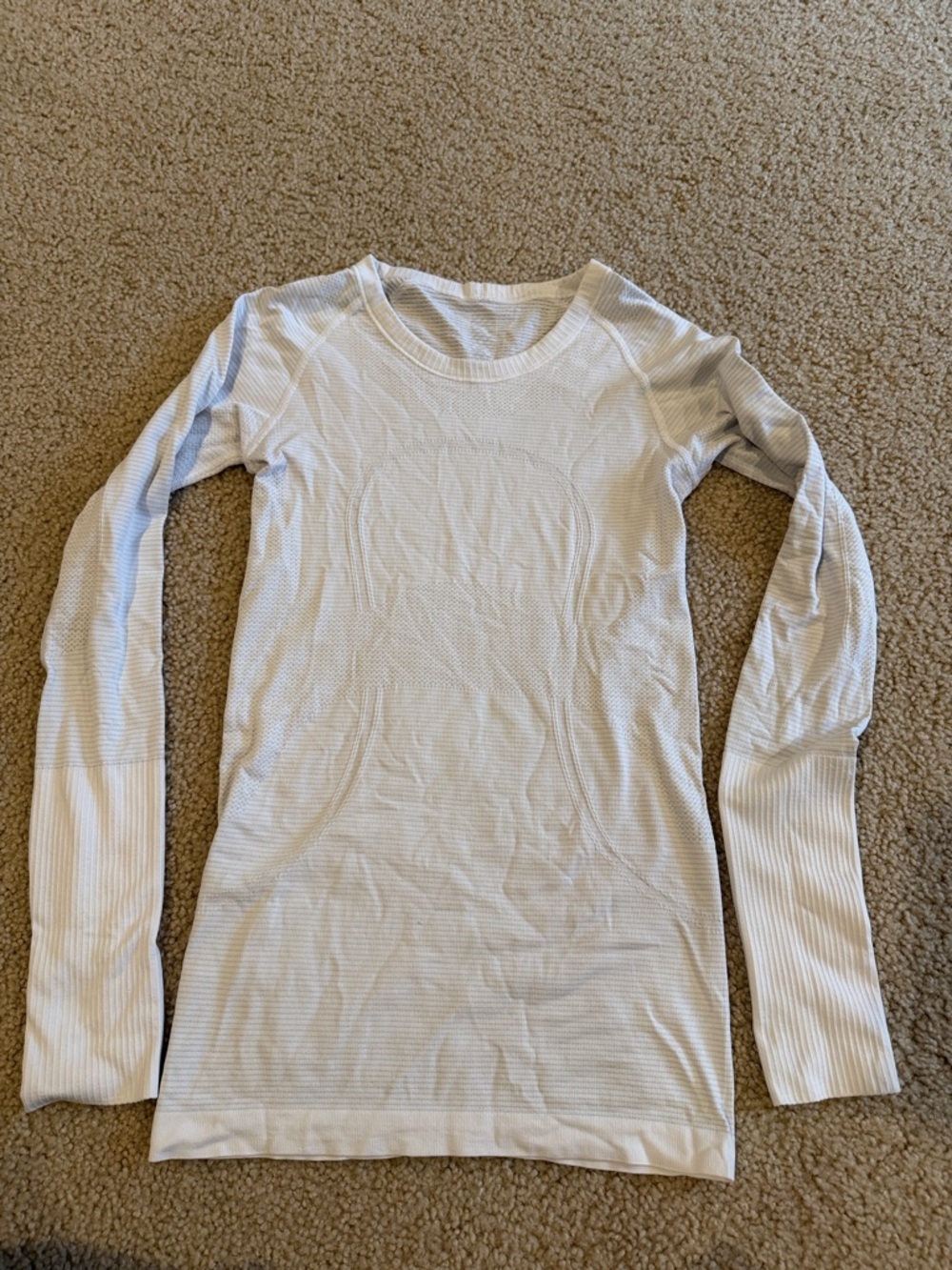 lululemon athletica long sleeve crew top in light gray and white